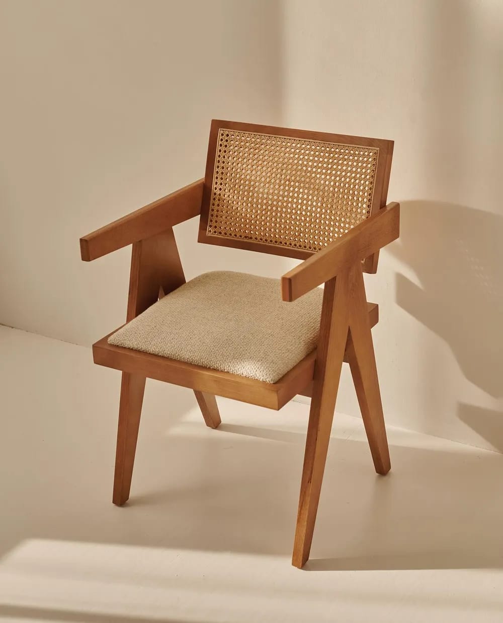 Стол с подлакътник